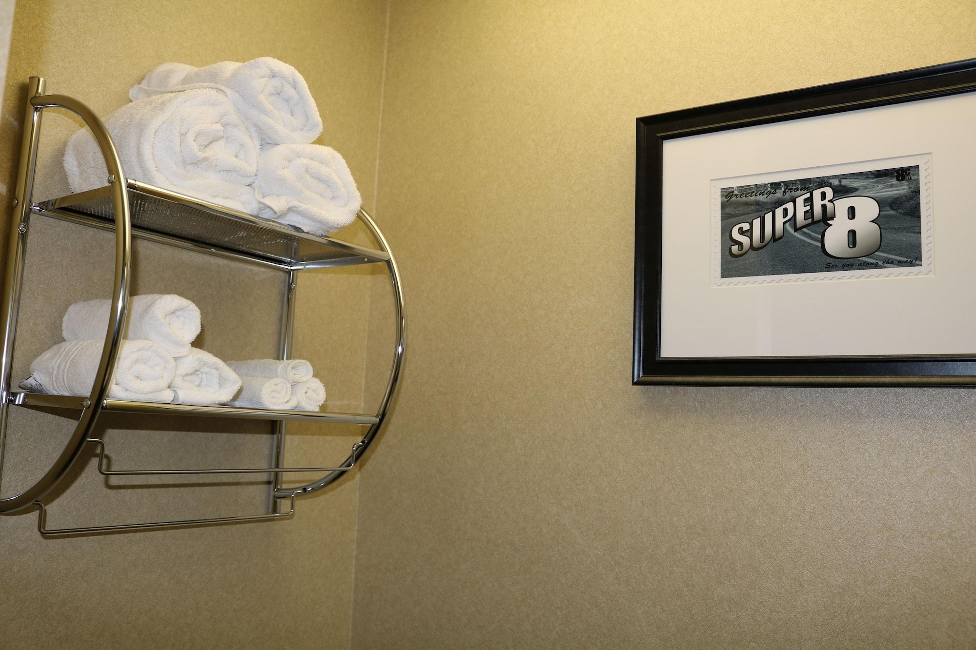 Super 8 By Wyndham Plattsburgh Hotel Luaran gambar