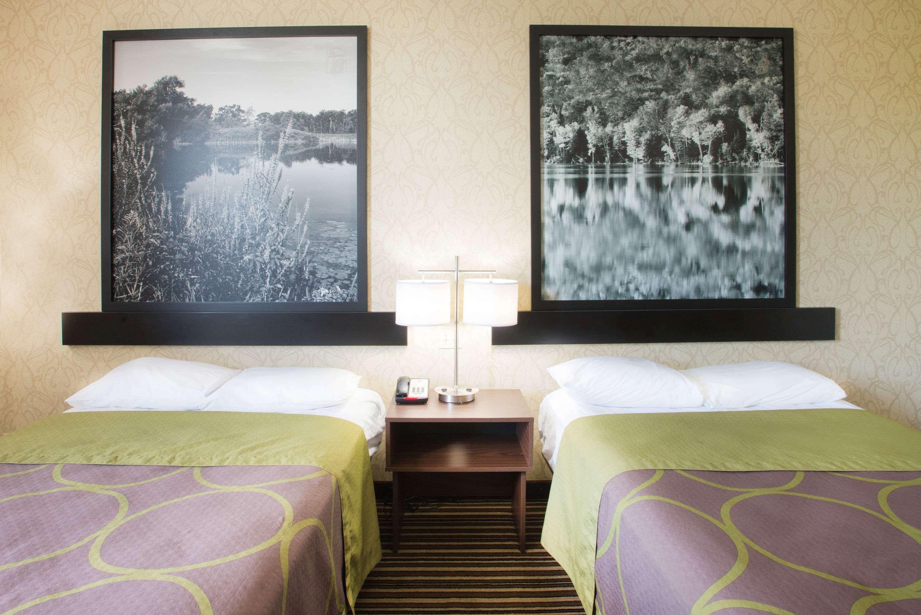Super 8 By Wyndham Plattsburgh Hotel Luaran gambar