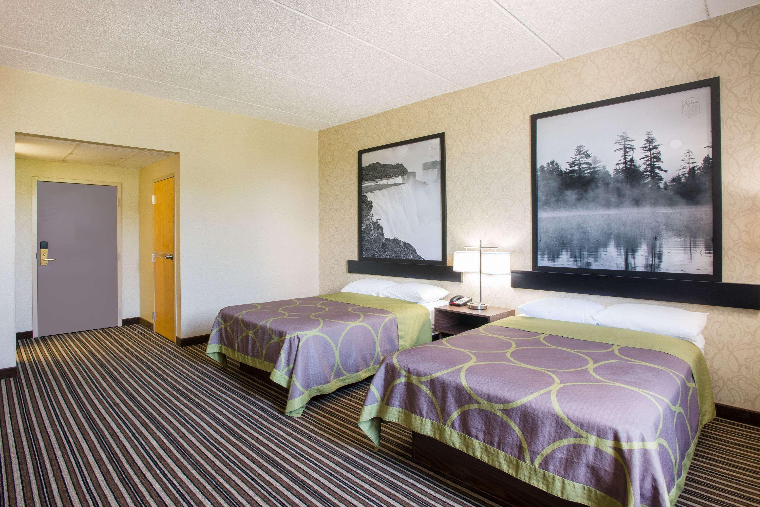 Super 8 By Wyndham Plattsburgh Hotel Luaran gambar