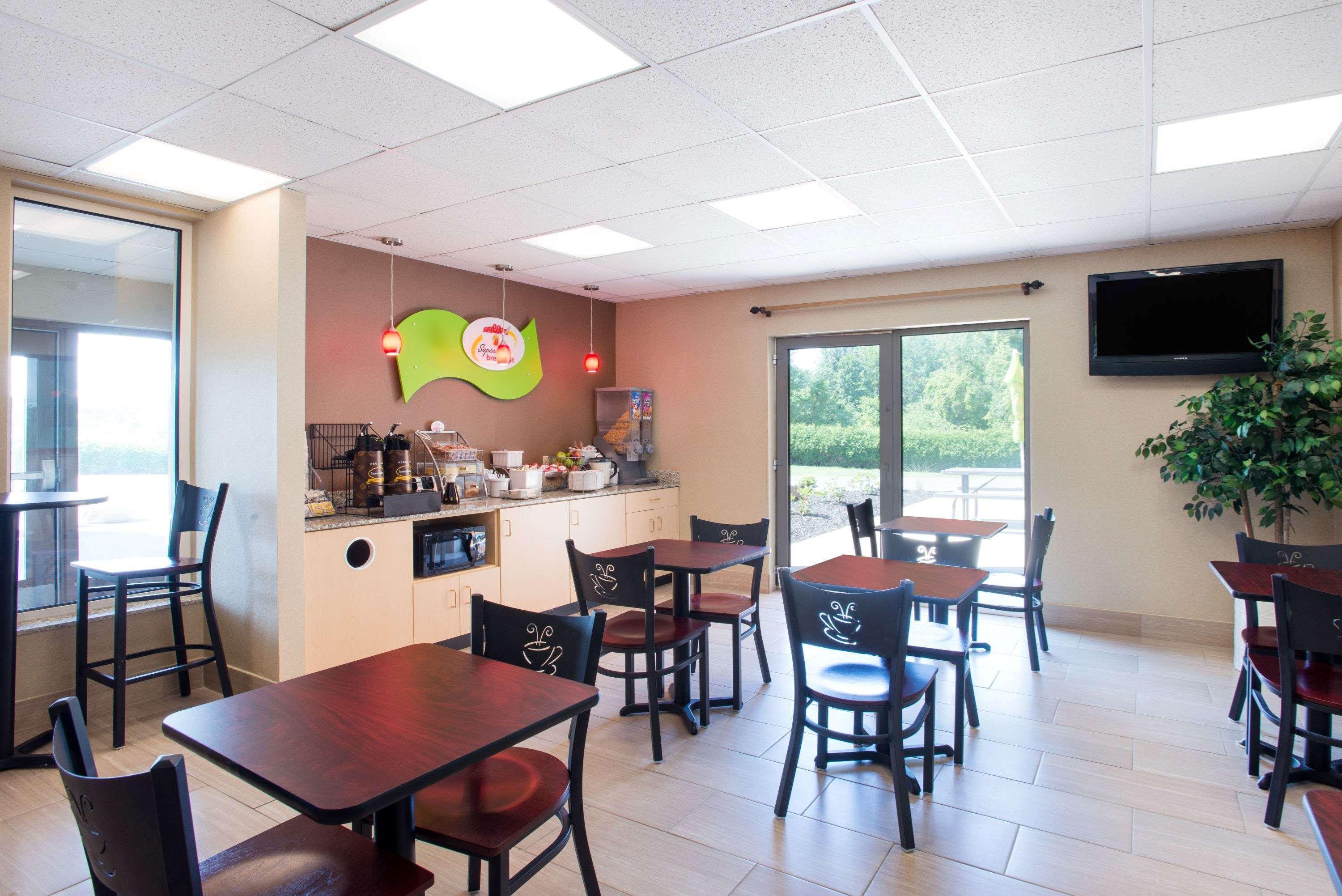 Super 8 By Wyndham Plattsburgh Hotel Luaran gambar