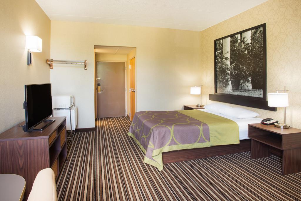 Super 8 By Wyndham Plattsburgh Hotel Luaran gambar