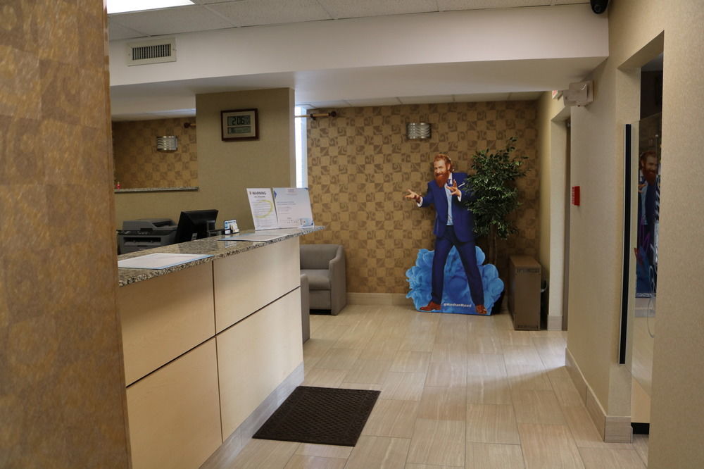 Super 8 By Wyndham Plattsburgh Hotel Luaran gambar