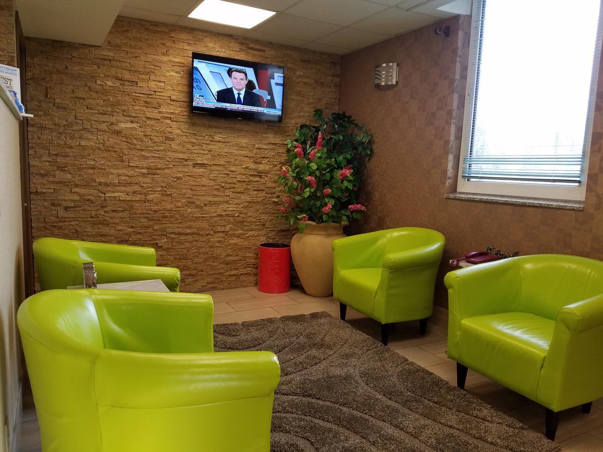 Super 8 By Wyndham Plattsburgh Hotel Luaran gambar