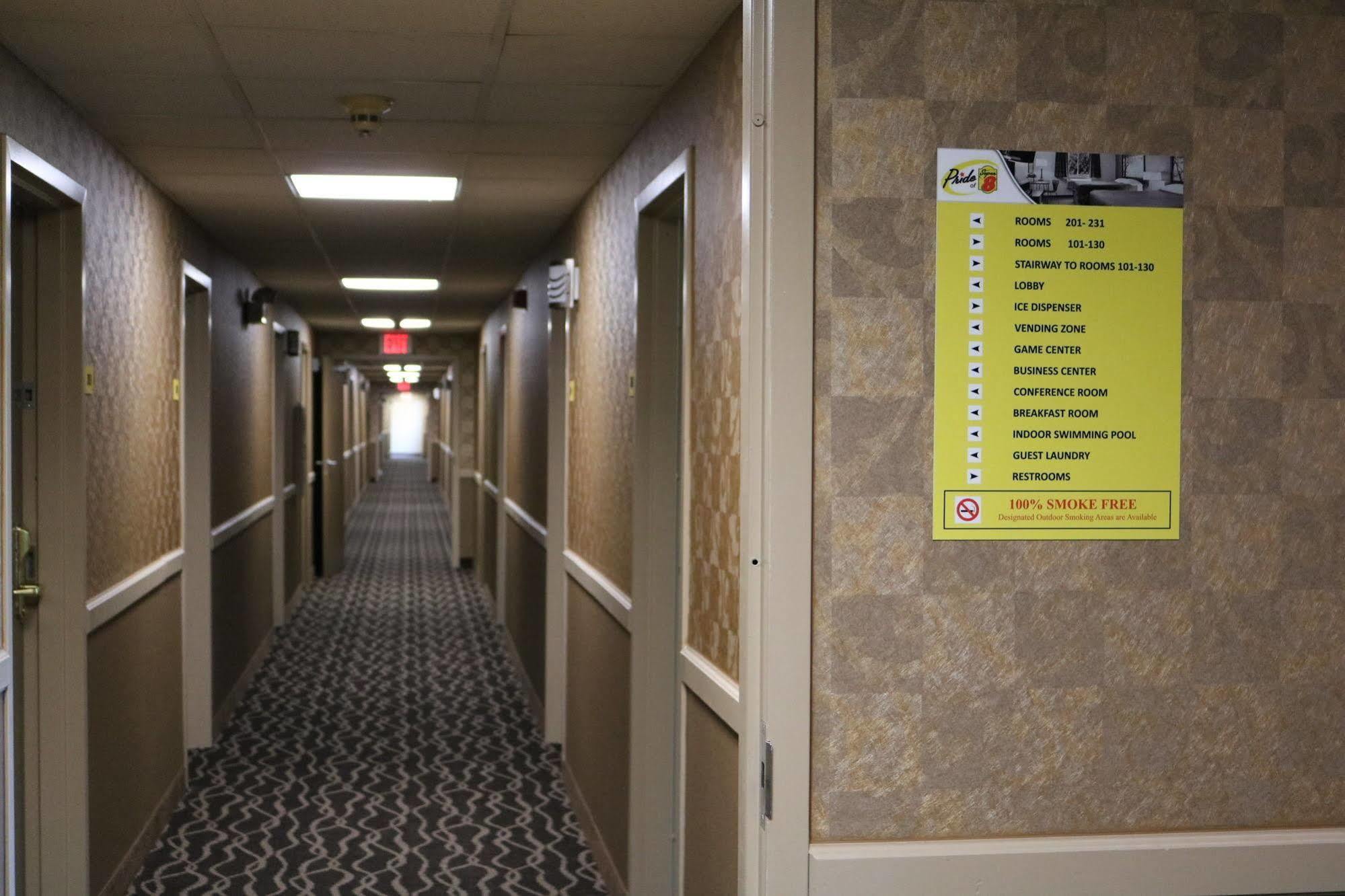 Super 8 By Wyndham Plattsburgh Hotel Luaran gambar