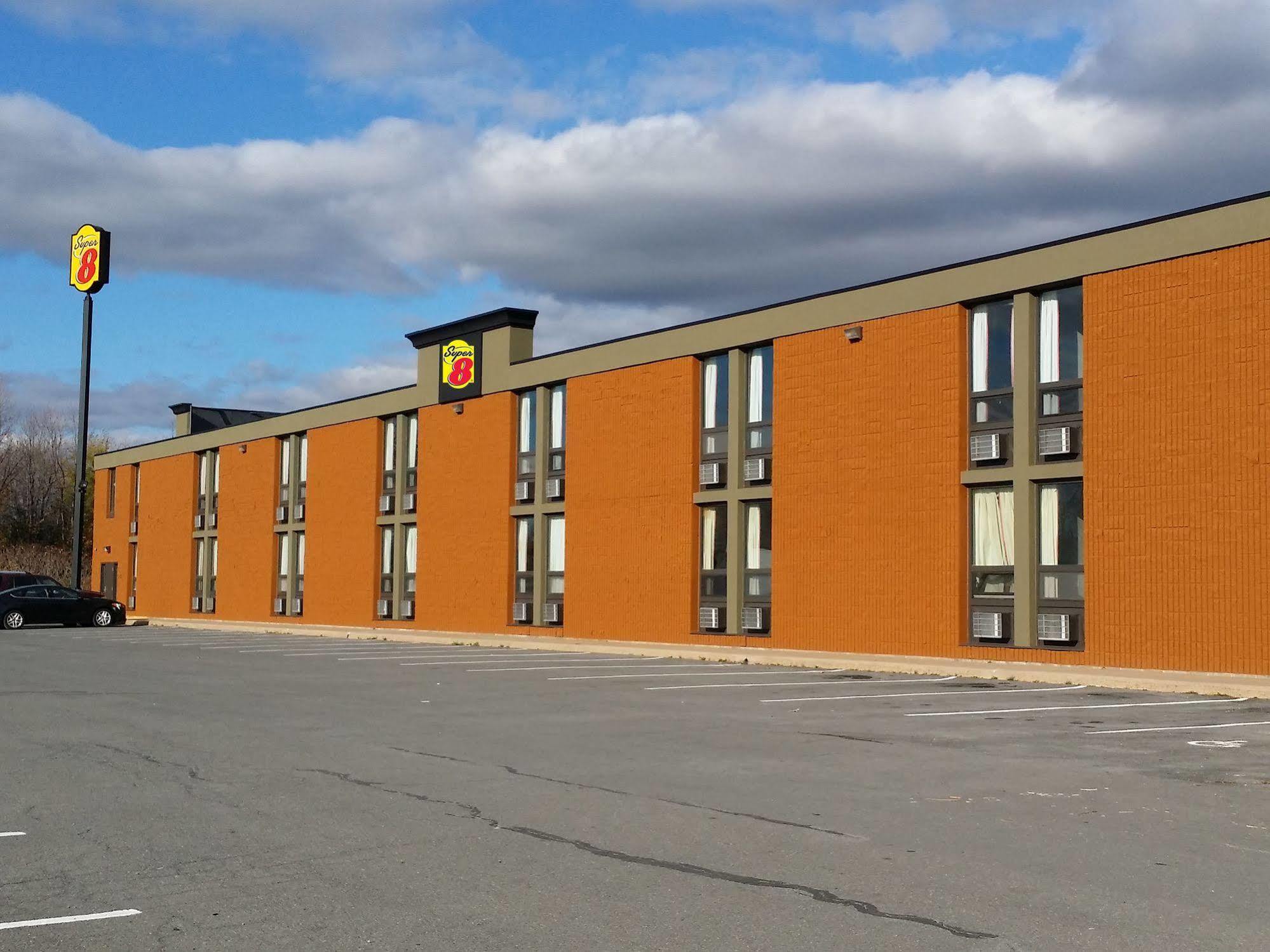 Super 8 By Wyndham Plattsburgh Hotel Luaran gambar