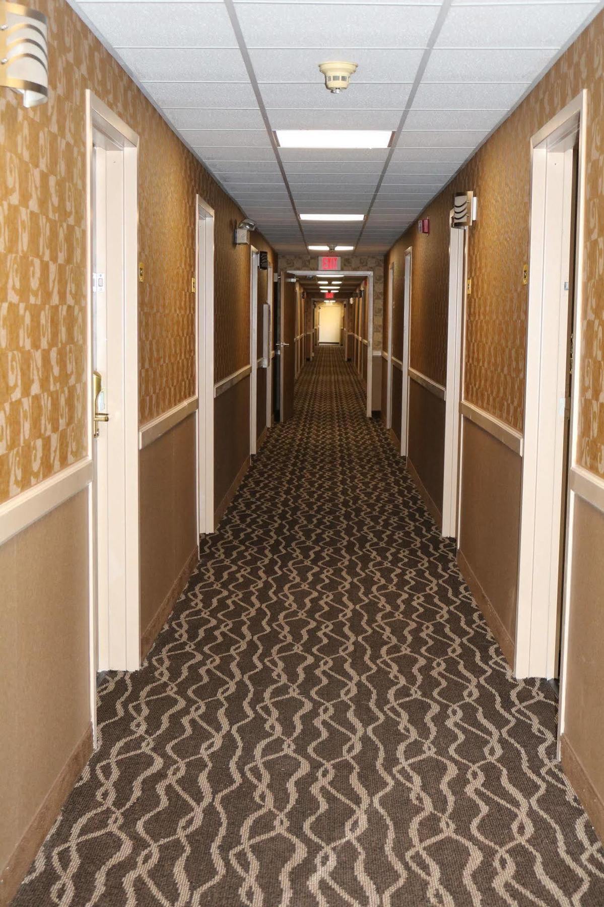 Super 8 By Wyndham Plattsburgh Hotel Luaran gambar
