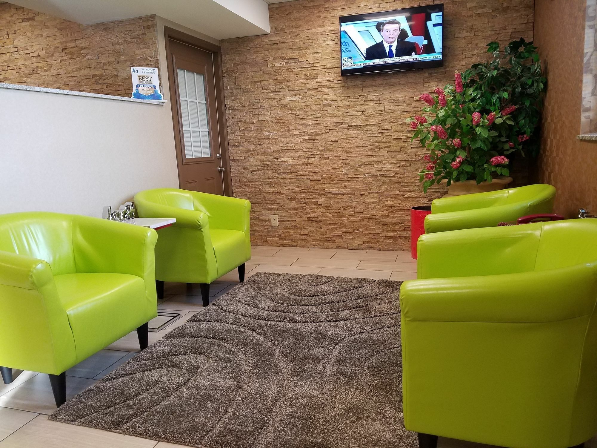 Super 8 By Wyndham Plattsburgh Hotel Luaran gambar